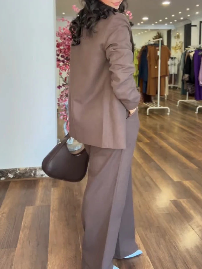 Elegant and Modern Two-piece Suit